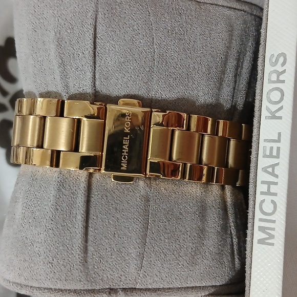 Michael Kors Gold-Tone Watch with Logo - Picture 3 of 7